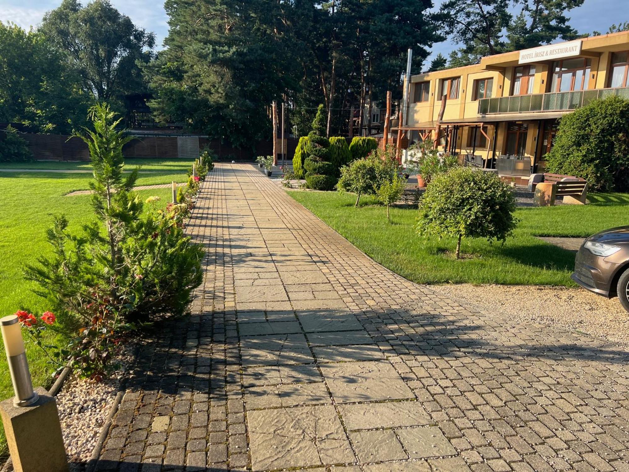 Hotel Irisz Nyíregyháza Dış mekan fotoğraf
