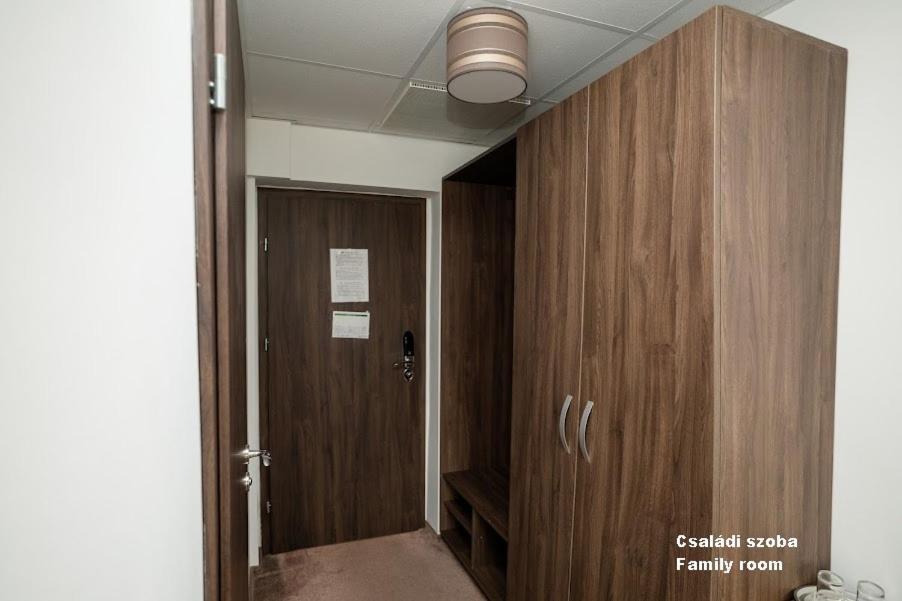 Hotel Irisz Nyíregyháza Dış mekan fotoğraf