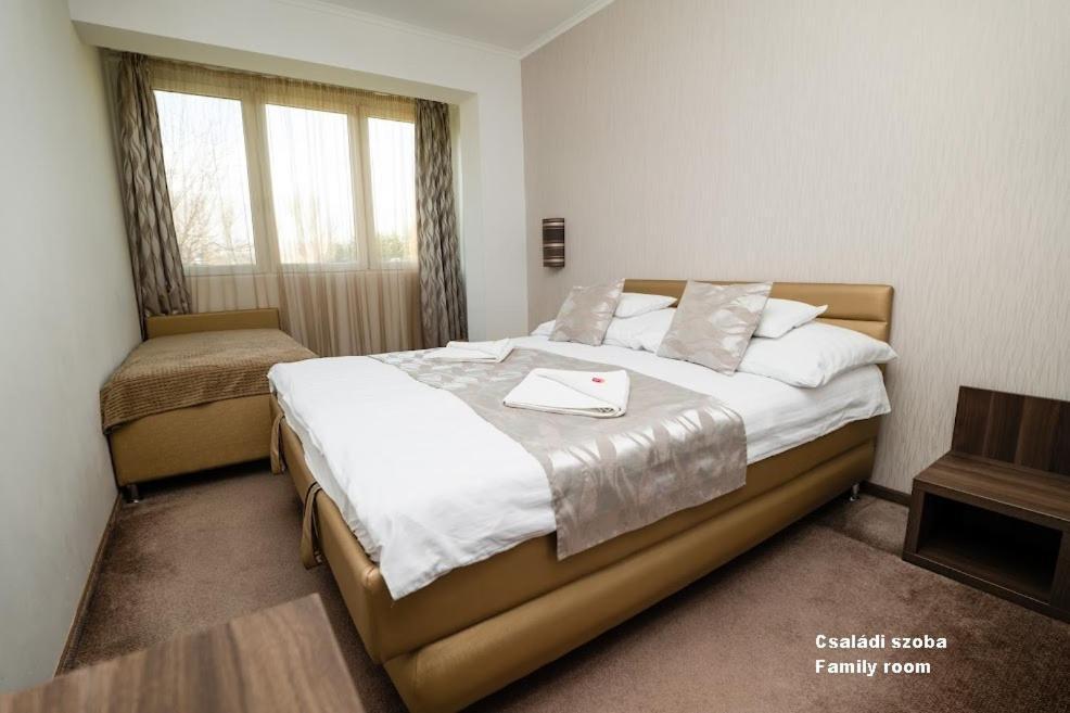 Hotel Irisz Nyíregyháza Dış mekan fotoğraf