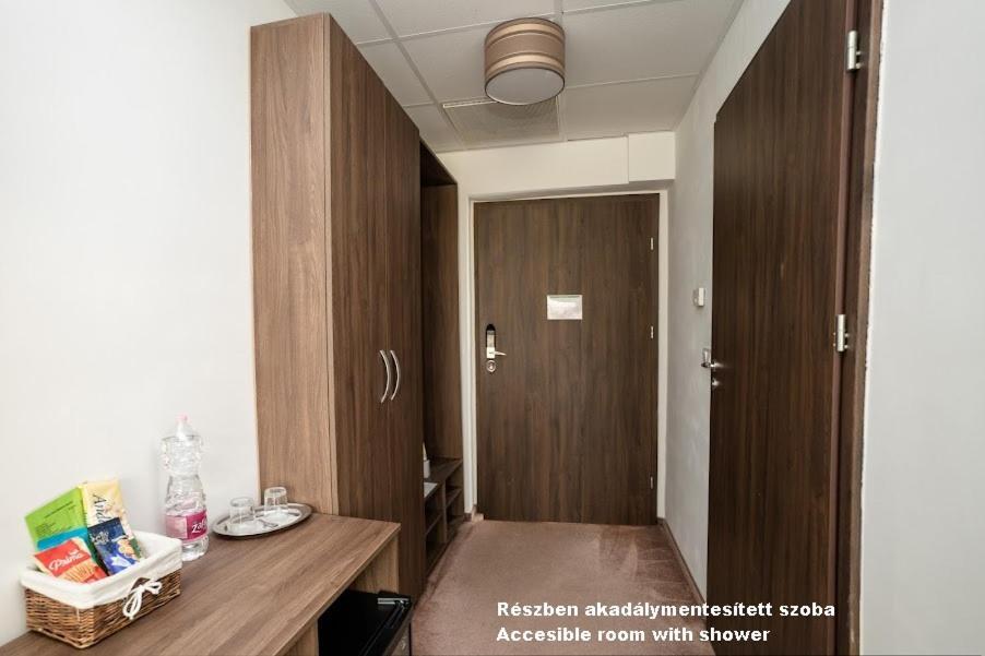 Hotel Irisz Nyíregyháza Dış mekan fotoğraf